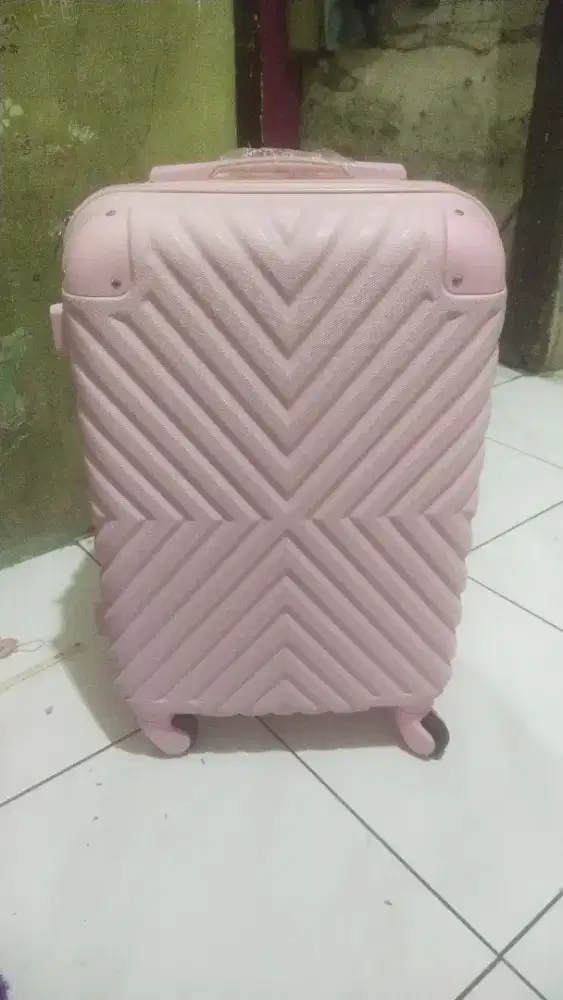 Koper bekas tapi masih baru , baru di pakai sekali