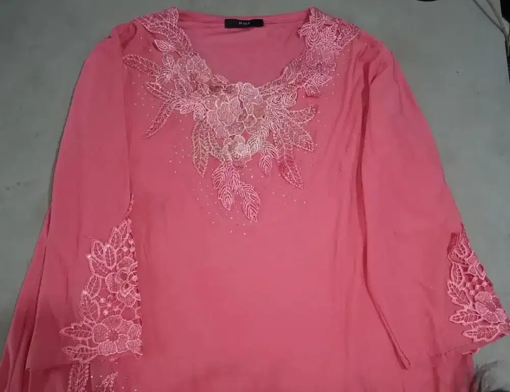 Jual murah baju atasan wanita bordir   sisa import, borongan