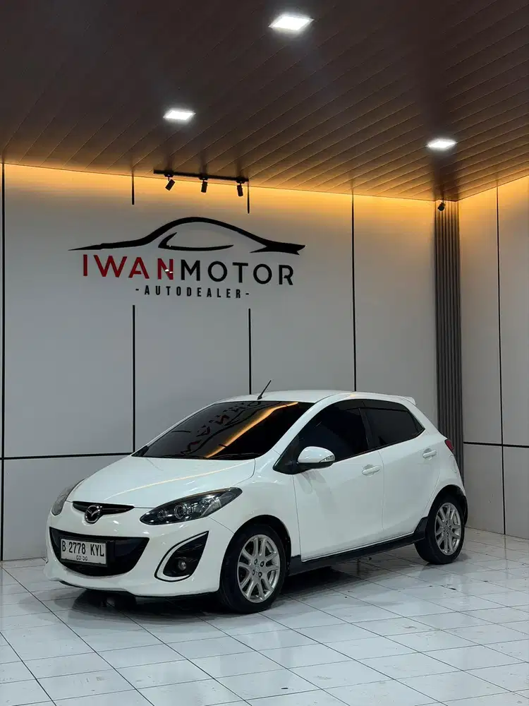 ISTIMEWA! Mazda 2 R AT Tahun 2012