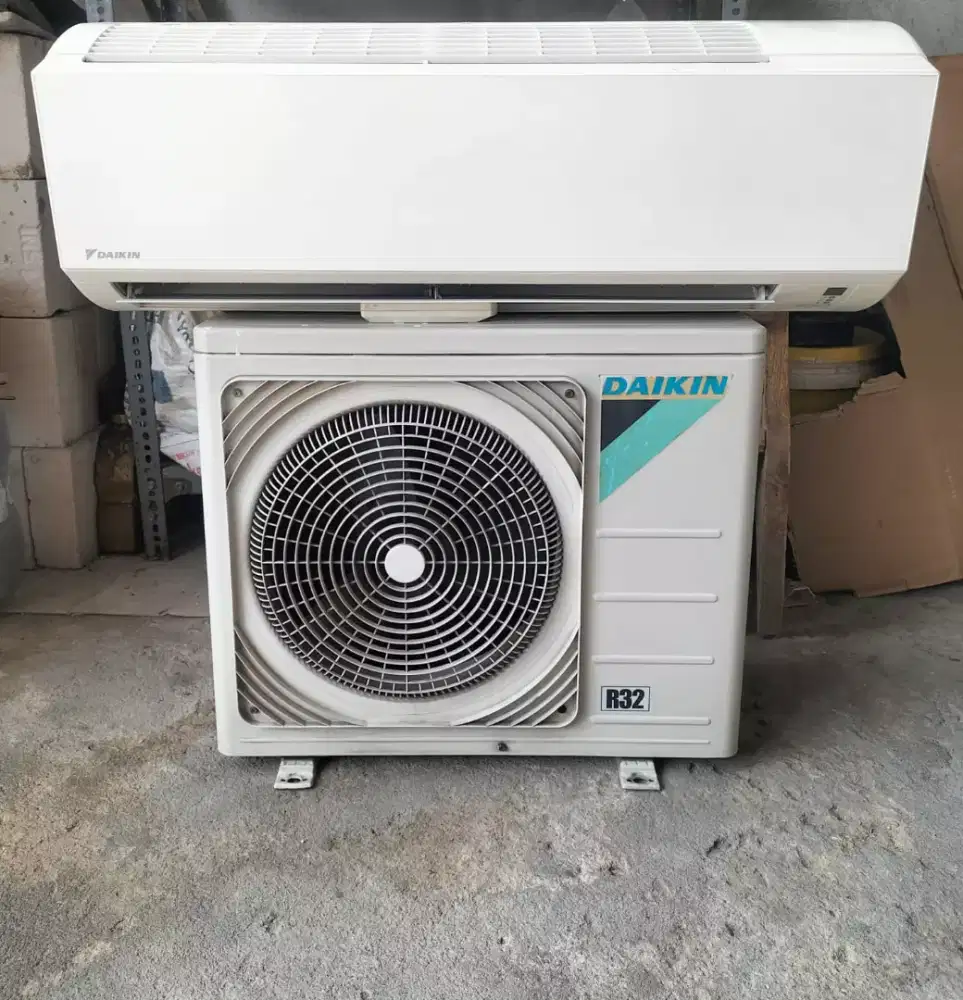 Daikin low watt 1/2pk R32