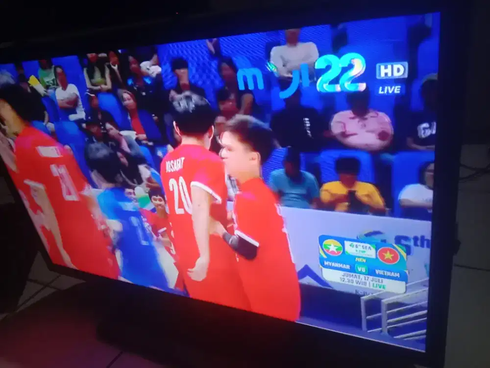 Tv led polytron 32 in masih siaran analog