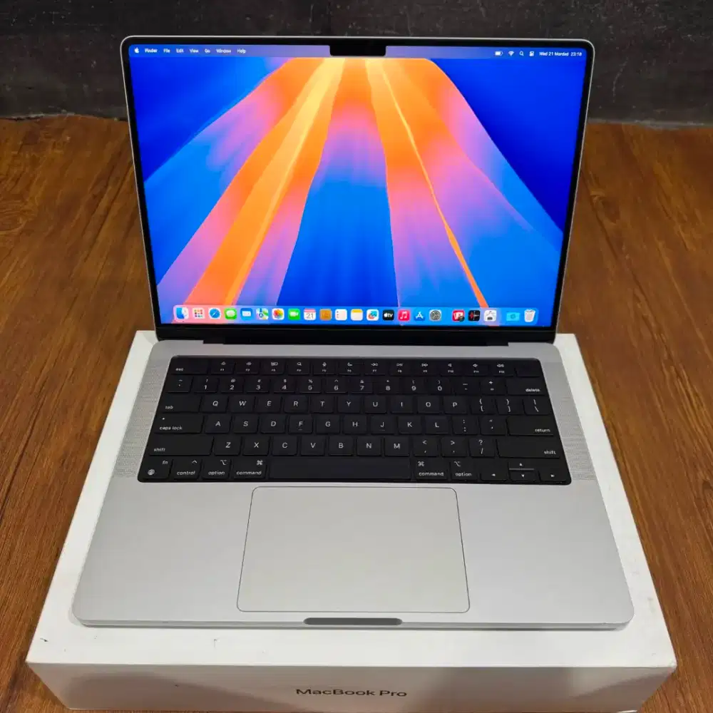 Macbook m1 pro 2021 14 inch ram 16gb ssd 512gb fullset siap pakai