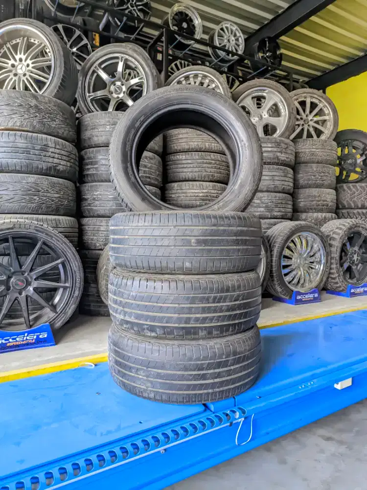 Ban second dunlop lm705. 225 55 17