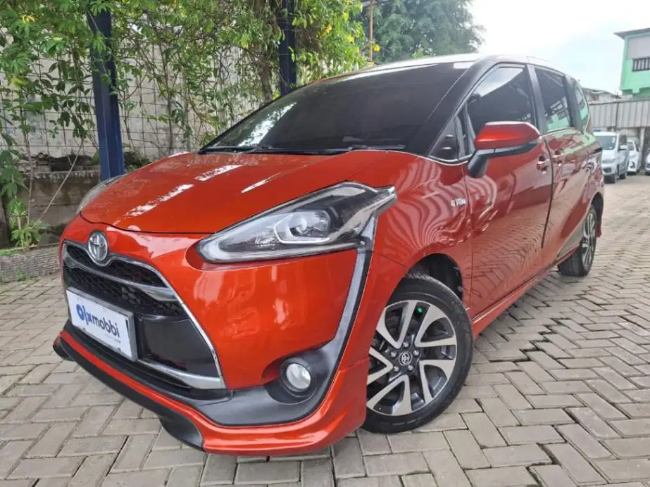 Toyota Sienta 1.5 Q Bensin-AT 2017 Orange