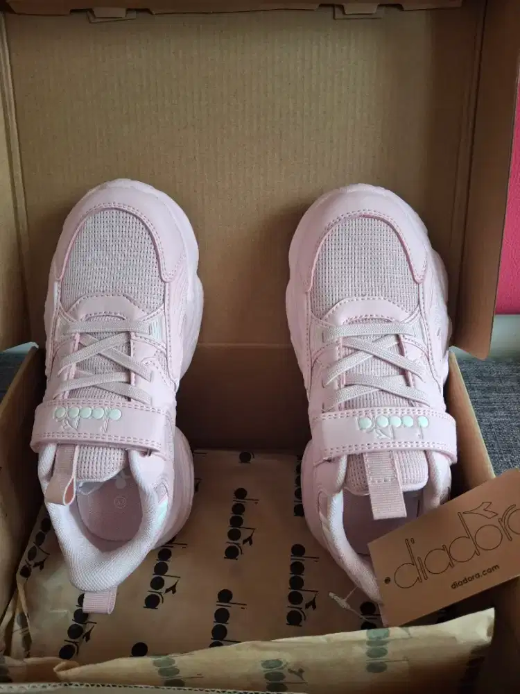 Sepatu Anak Diadora Retrix