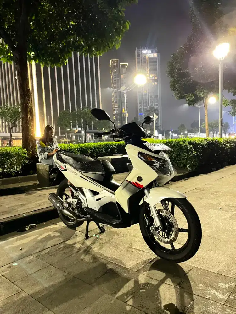 Motor antik siap ngebut