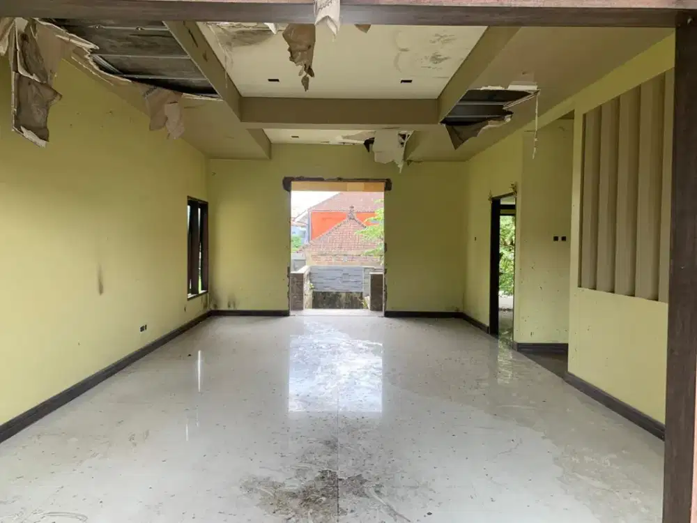 Dijual Rumah Cocok untuk Kantor 7 Kamar di Denpasar Barat