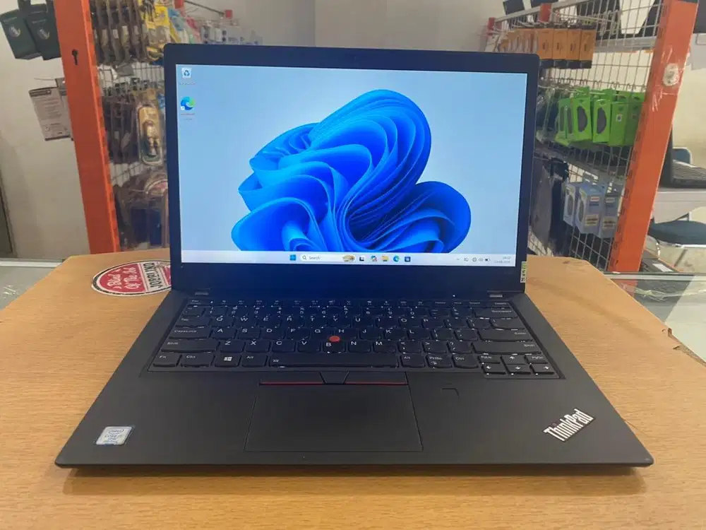 Lenovo ThinkPad T480S Core i7Gen8 Ram 8GB SSD 256GB Touchscren Mulus