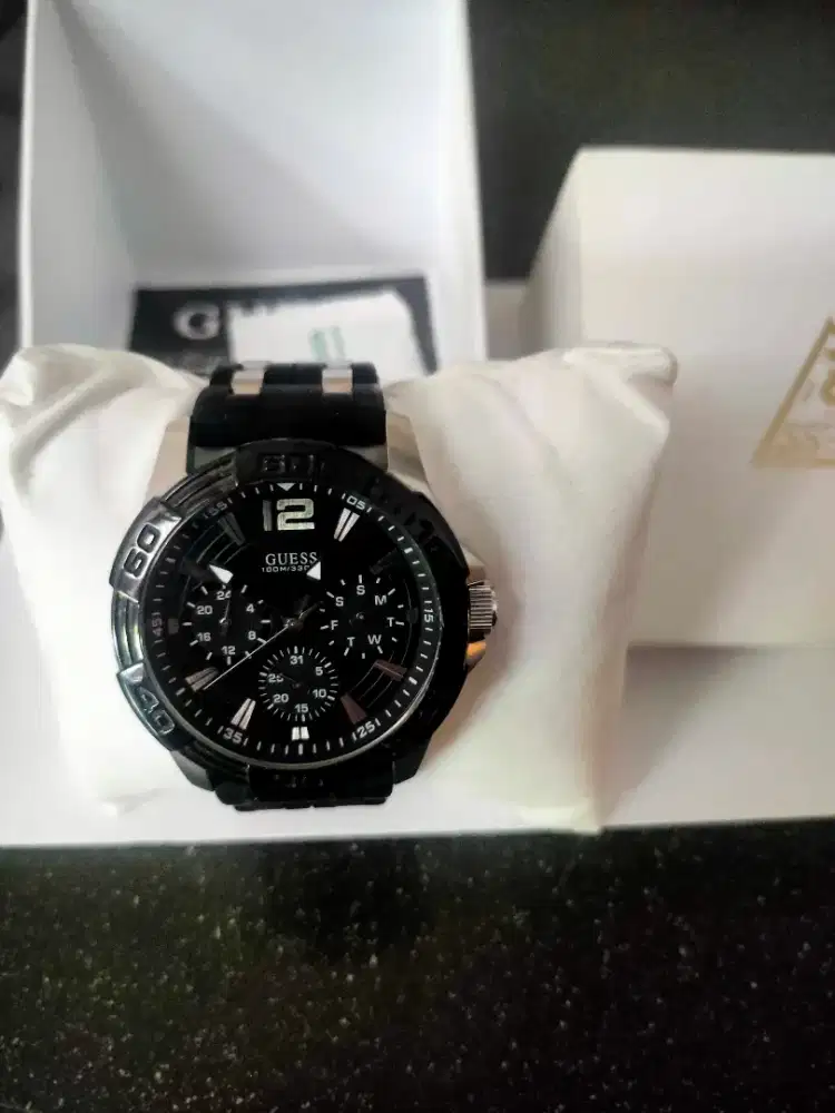 Jam  guess original pria second