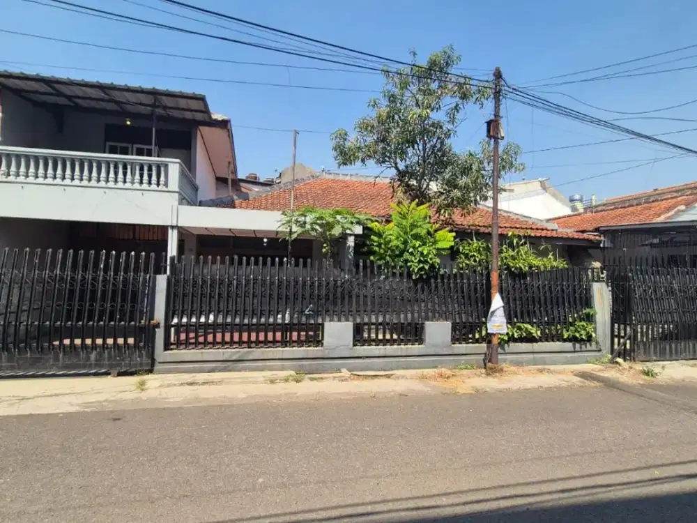 Rumah Lama Nyaman Dalam Komplek di Turangga Bandung