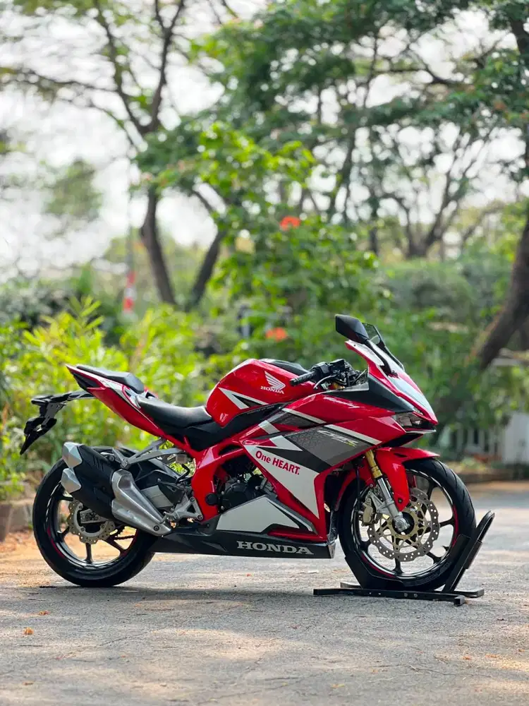 HONDA CBR250RR NON ABS 2017 RED RACING KM 9K PAJAK ON LIKE NEW