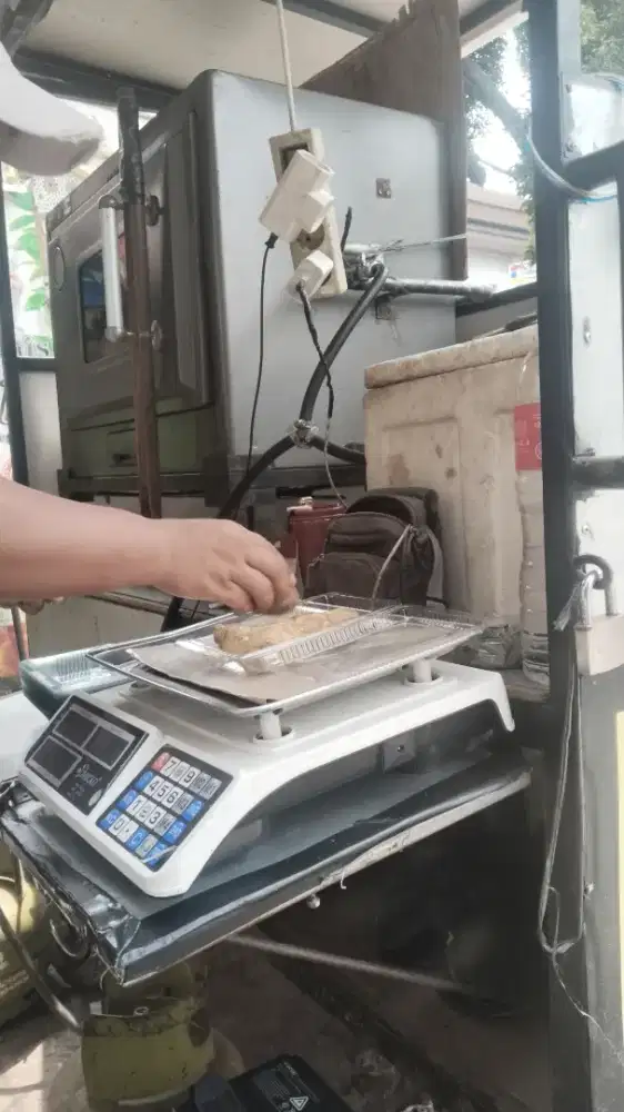 Butuh 2 orang lagi