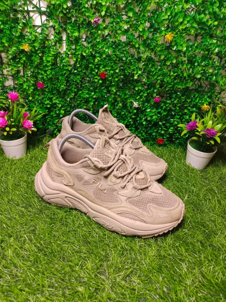Thrifting sepatu FILA size 41 insole 26