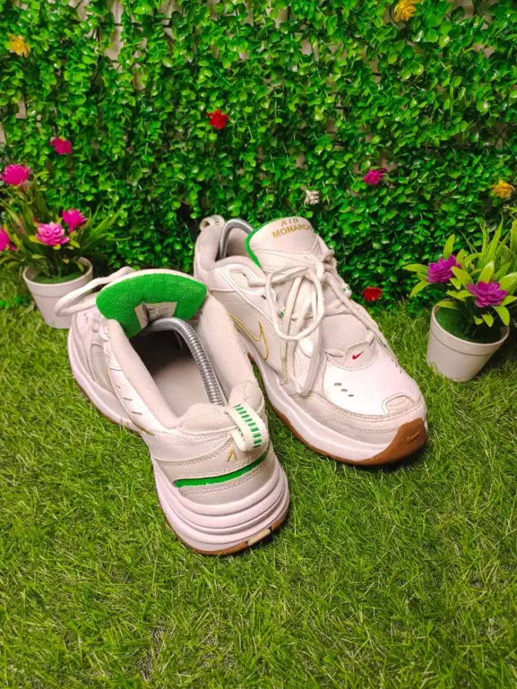 Thrifting sepatu AIR MONARCH size 41 insole 27,5