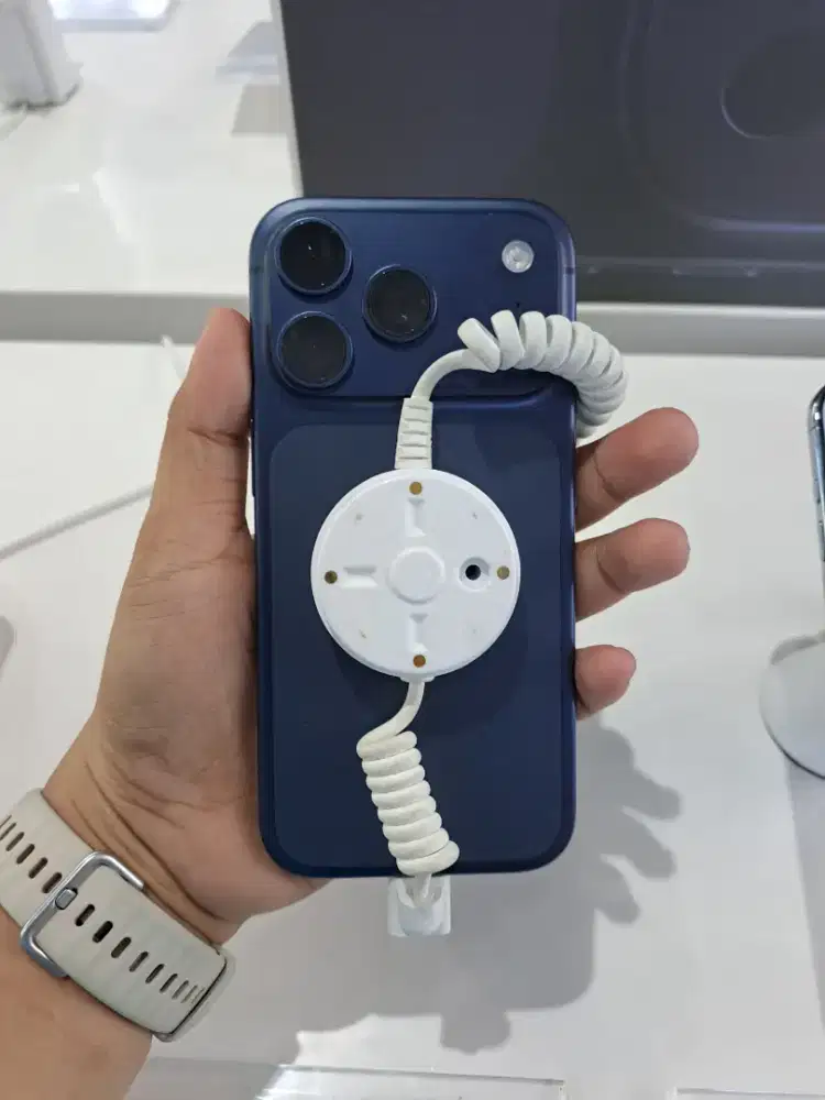 Iphone 17 pro 256gb free asuransi human error 2th