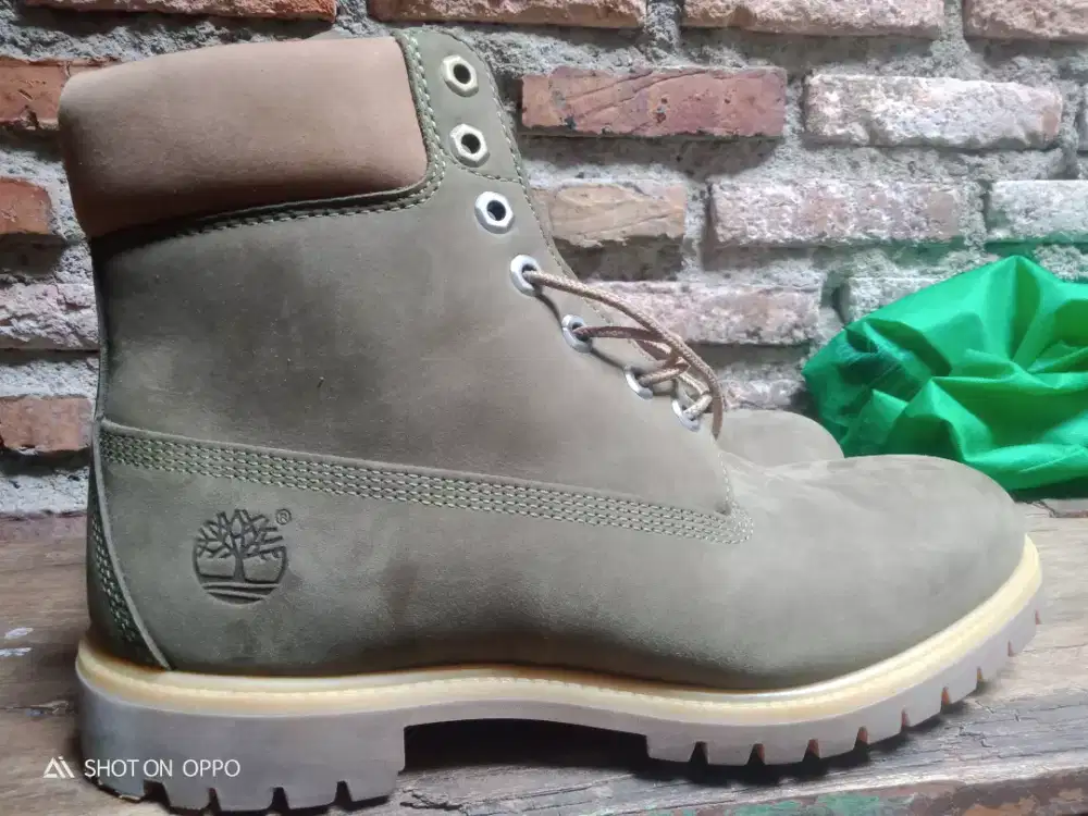 siapa tau ada yg minat punya sepatu merk Timberland no 11 msh 90% mlus