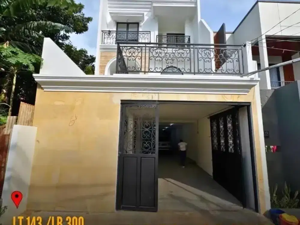 Rumah Mewah Siap Huni Ada Kolam Renang Nya di Jagakarsa Jakarta Selatan