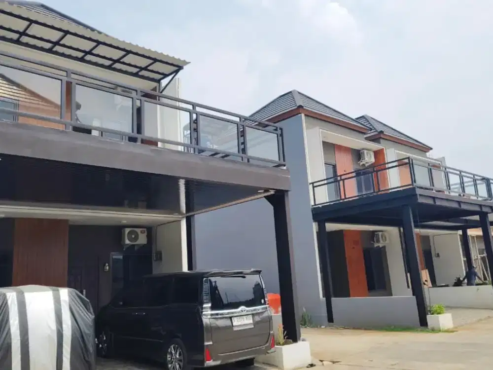 Rumah 2lantai harga 900 juta an lokasi pinggir jalan dekat pintu Tol Jatiwarna