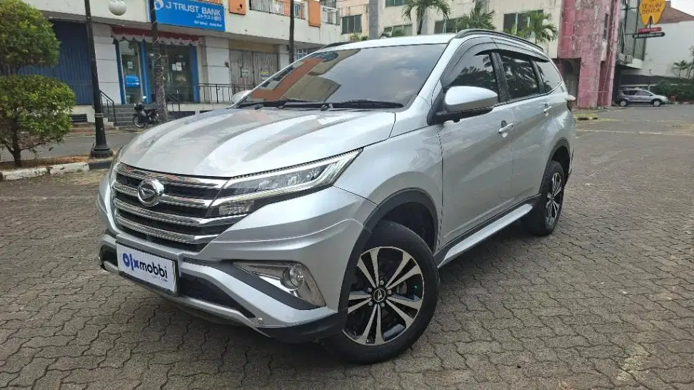 Daihatsu Terios 1.5 R Deluxe Bensin-MT 2018 Silver