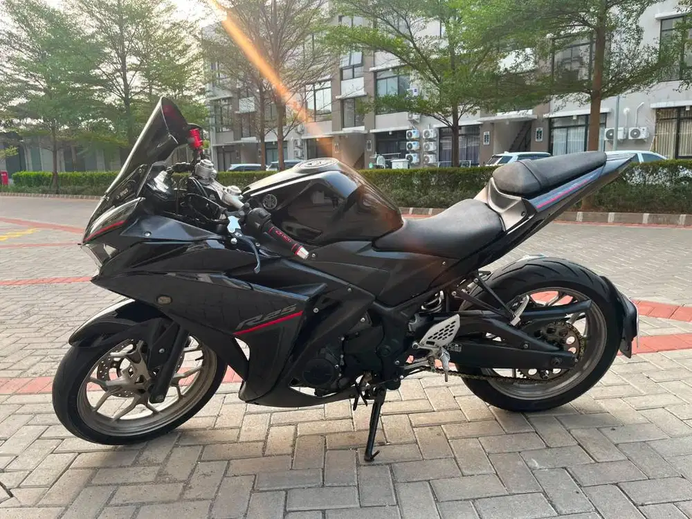 Yamaha R25 Black v1