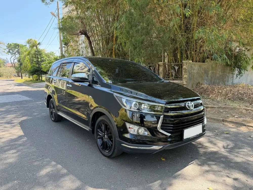 Toyota Innova Venturer 2020 — Dijual