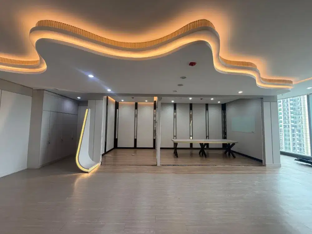 DISEWAKAN OFFICE SPACE WORLD CAPITAL TOWER 147 M2 SEMI FURNISHED KUNINGAN