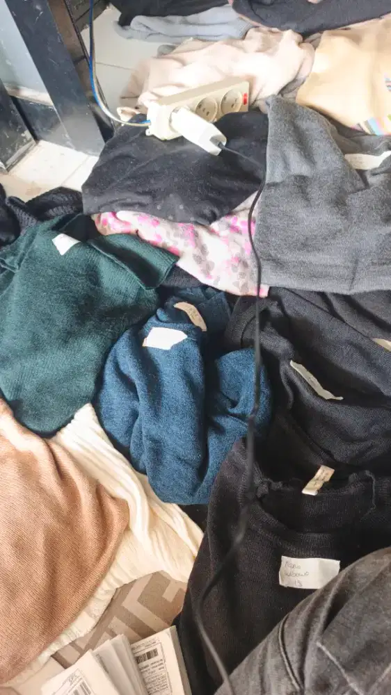 Karyawan packing