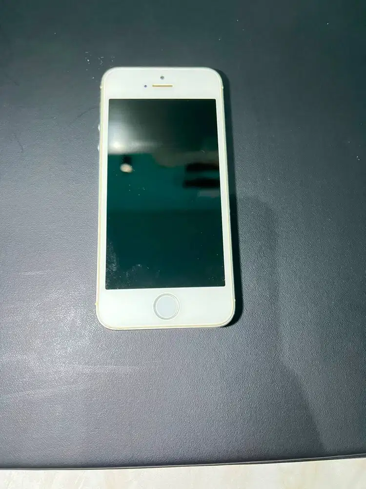 HP Iphone 5 warna putih bekas