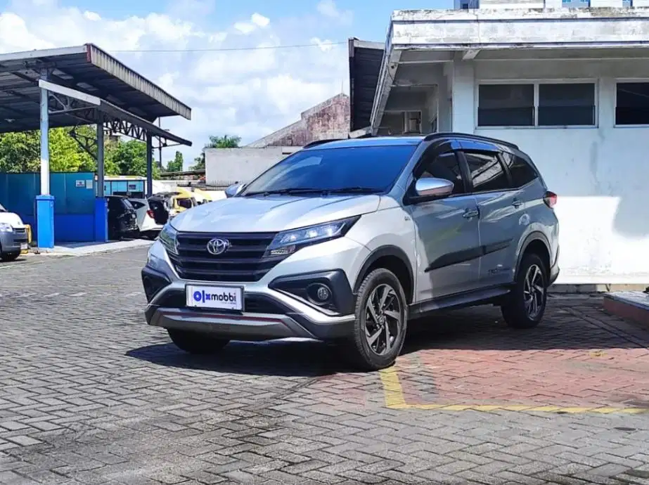 Low KM Toyota Rush 1.5 TRD Sportivo Bensin-AT 2018 Silver WNS