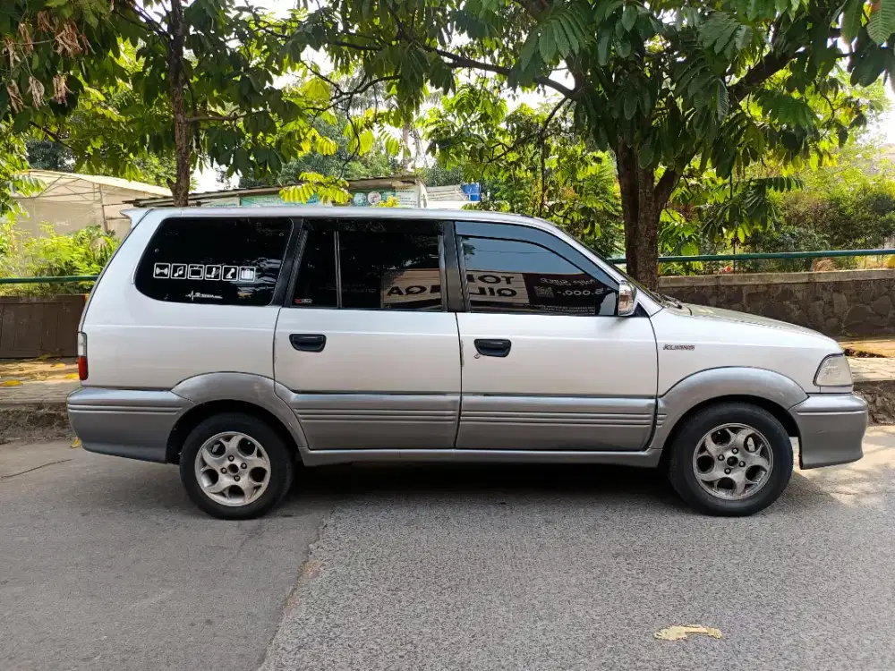Dijual mobil kijang krista 2002