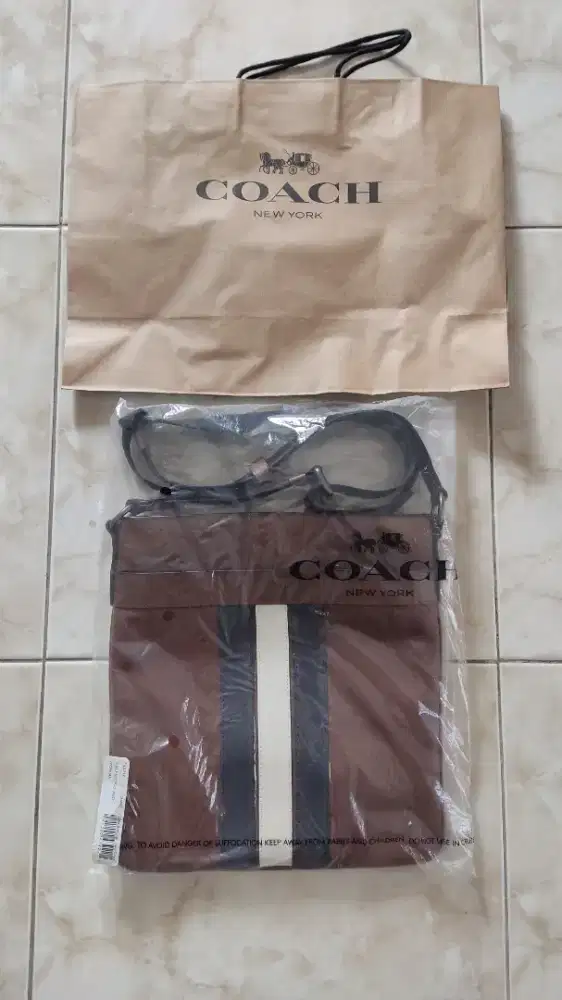 Tas Selempang Coach Charles Varsity Original