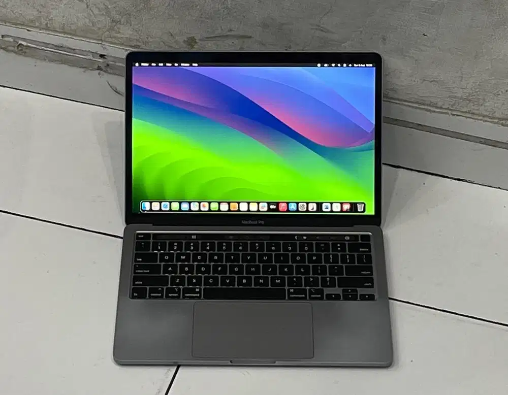 Jual cepat mac Book  pro 2020 tacbar i5