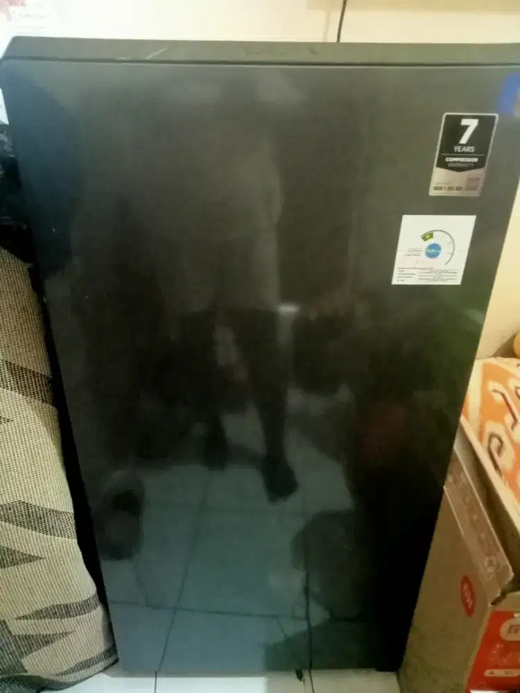 Jual kulkas refrigerator 1 pintu Aqua full black