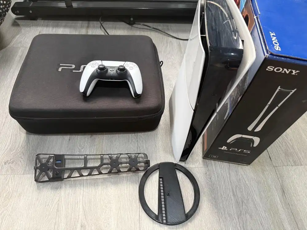 PS 5 Digital Slim 1T Less Used