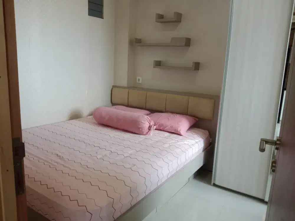Dijual 2BR Oak Tower B Lantai Tinggi – View Jalan, Full Furnish, AJB Ready, Siap Dibantu Sampai Akad
