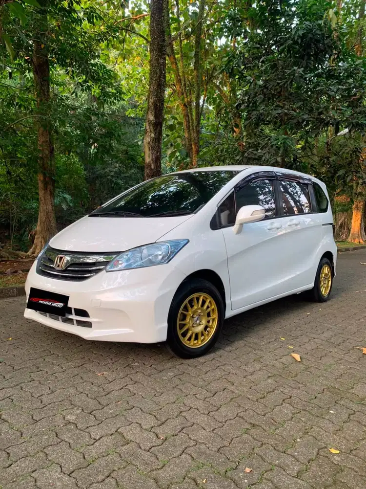 Honda FREED SD 2013