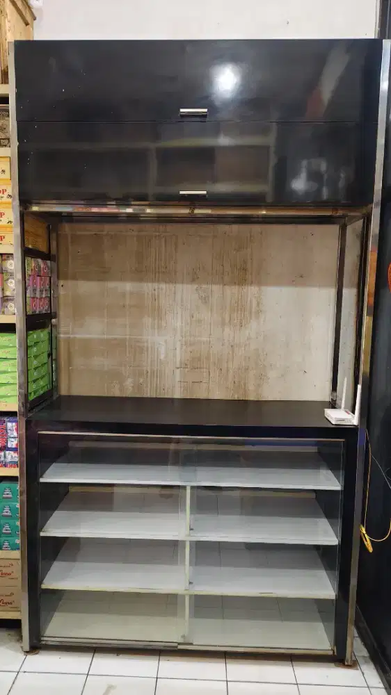 Etalase minimalis kokoh solid