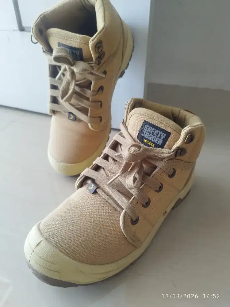 Sepatu Safety Jogger UK. 42