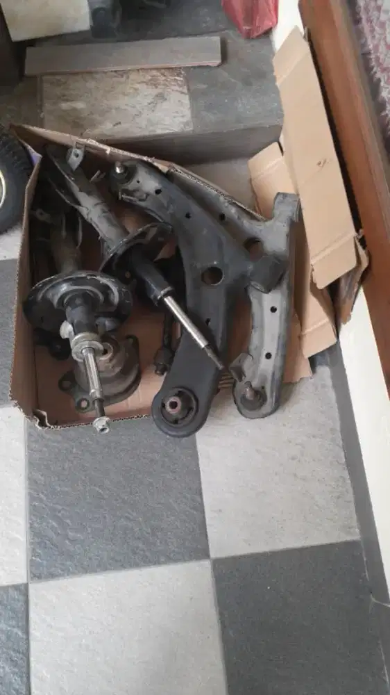 Shock Breker depan mobilio sayap arm