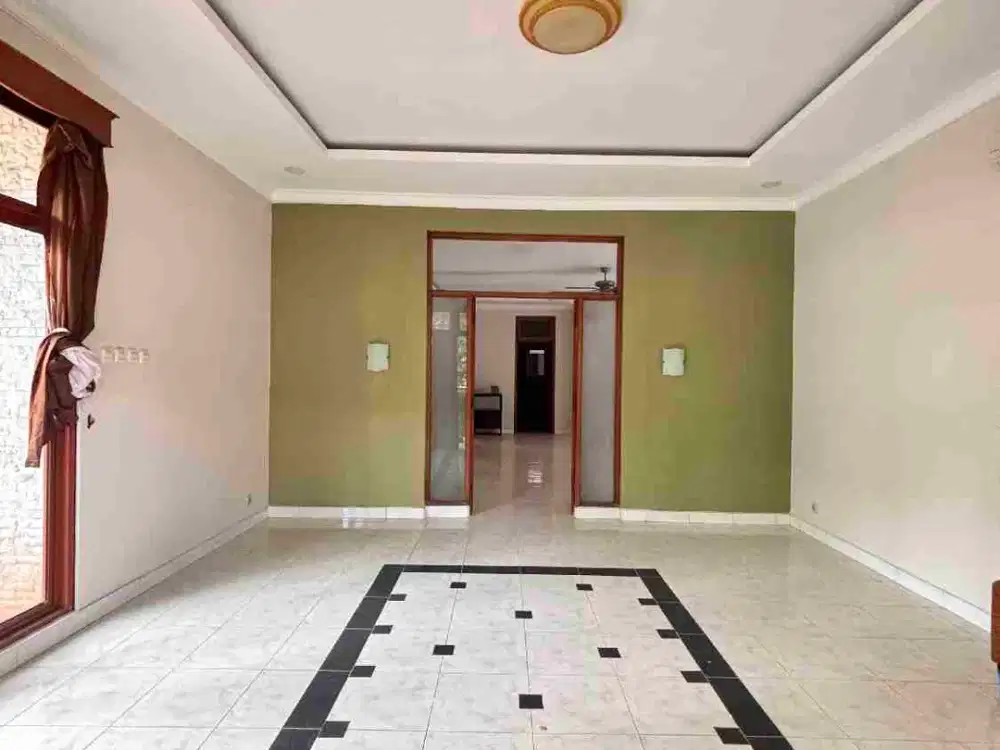 disewakan rumah cantik bisa untuk kantor dcipete jakarta selatan