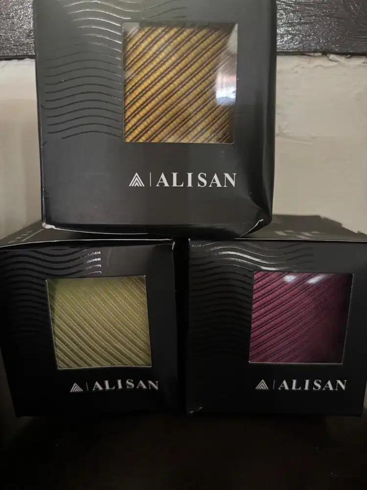 Dasi baru aneka warna