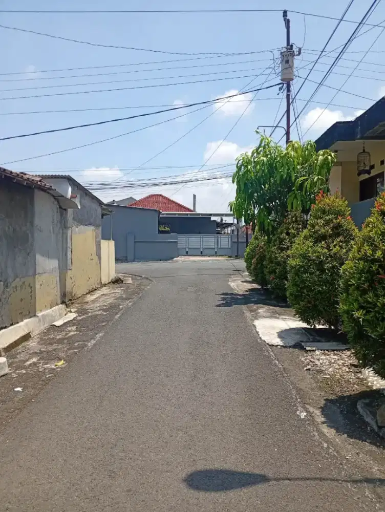 Rumah dijual cepat jalan lebar strategis cocok untuk kos manyaran