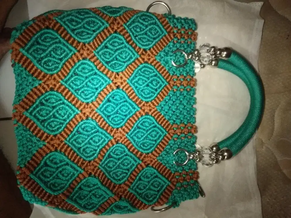 Tas rajut buatan sendiri