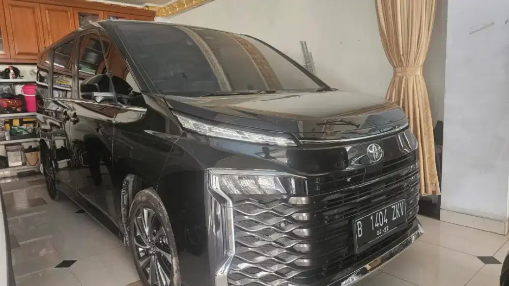 Toyota Voxy low km