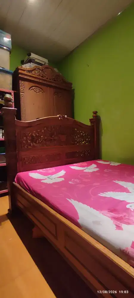 Dipan Tempat Tidur dan Lemari Jati Ukir Rahwana