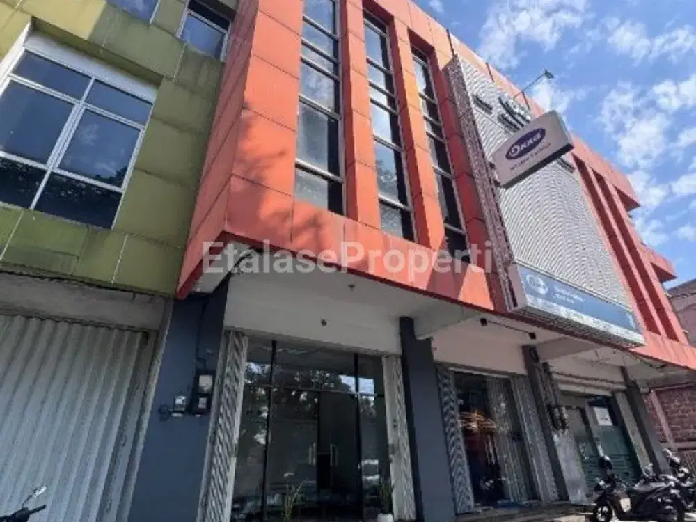 RUKO 3 LT TERAWAT SIAP PAKAI DI RAYA MERR(IR.sOEKARNO)