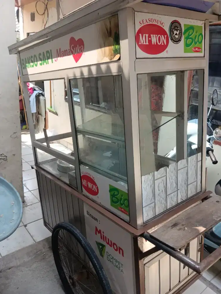 Gerobak bekas jual bakso