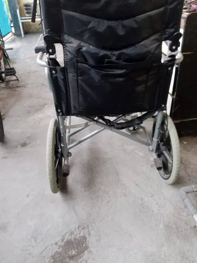 Kursi roda lipat