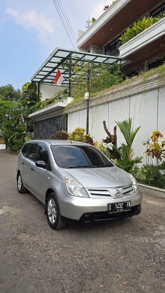 Nissan Grand Livina at 2011 DP 15