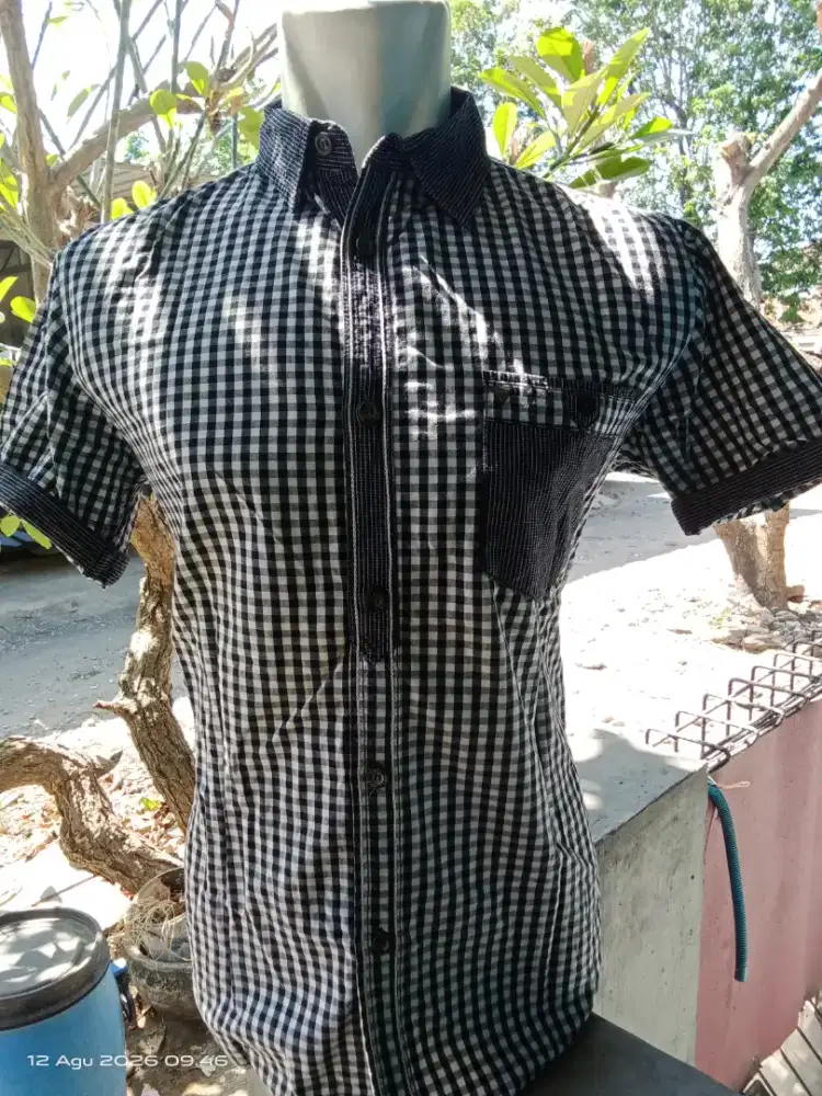 Kemeja lengan pendek